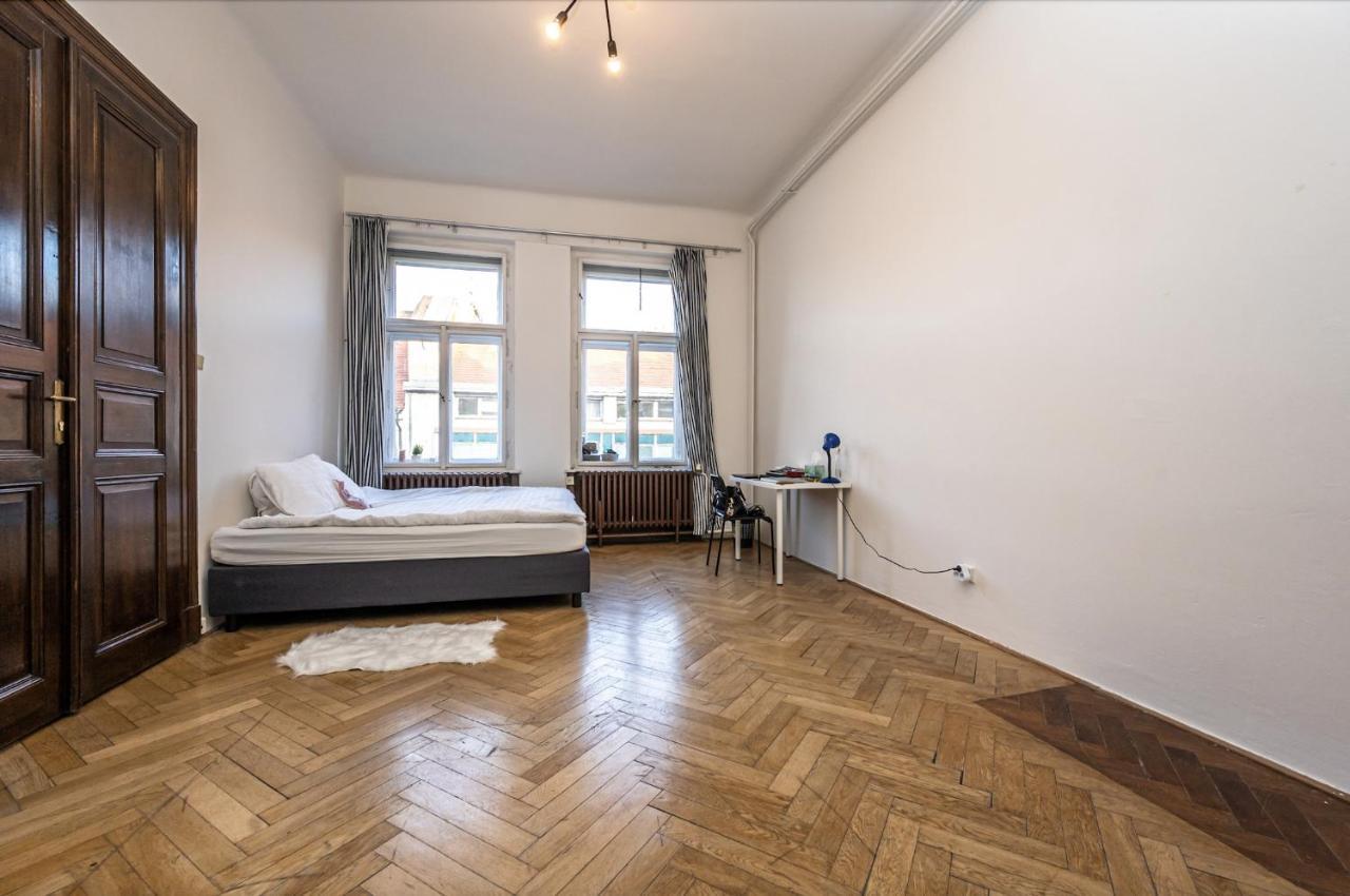 Legerova Apartment *