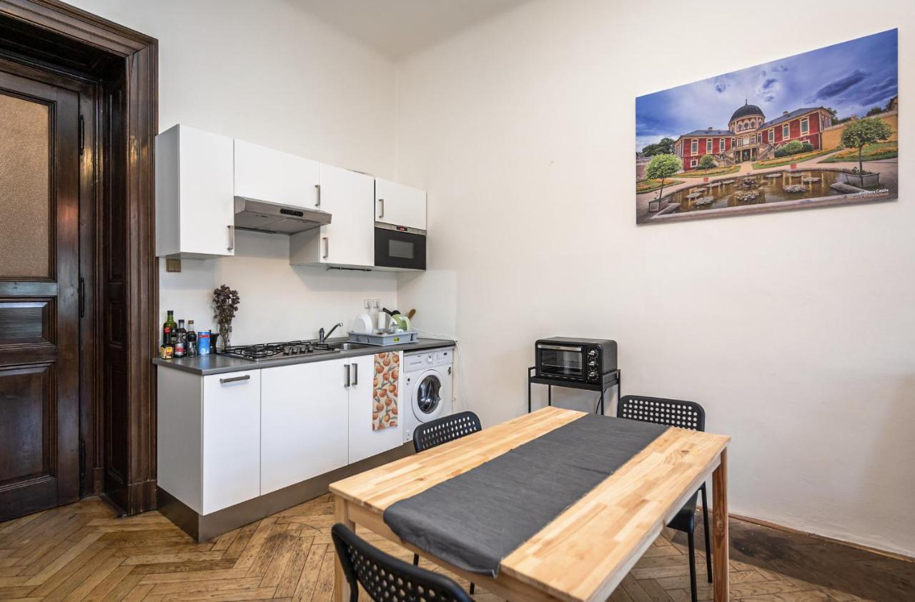 Legerova Apartment *